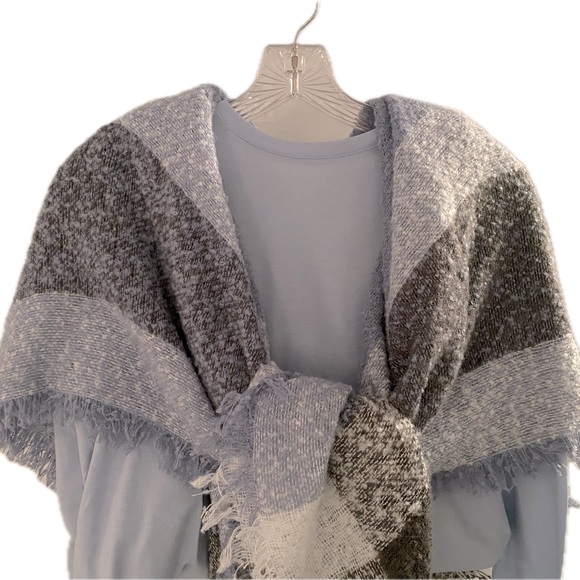 🩵 “Mia & Tess” Blanket Scarf Shawl. Pretty Shades Blue, Gray & Black Pattern. - Picture 8 of 8